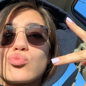 Meet your Posher, Romina